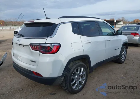2022 Jeep Compass Latitude Lux 4X4 z USA, uszkodzony, nr VIN 3C4NJDFB1NT231051